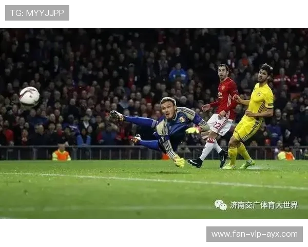 成都蓉城外线一脚妙传打开禁区缺口